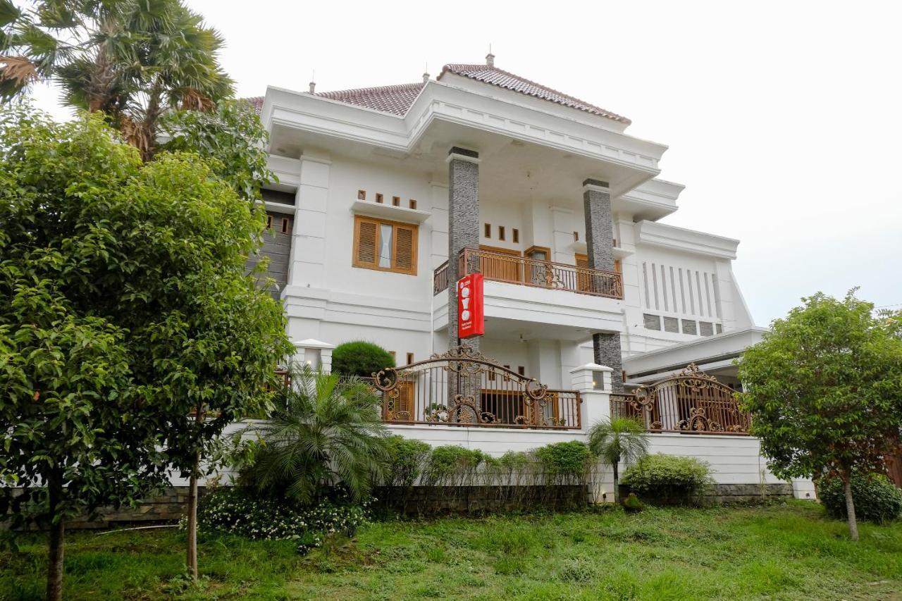 Oyo 2295 Daffi Family Residence Malang Exterior photo